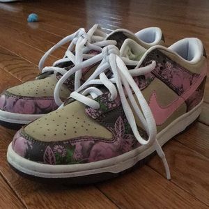 Brown and pink NIKE DUNKS size 7 woman’s
